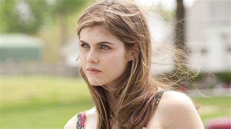 How Alexandra Daddario Really Feels About Her True Detective。